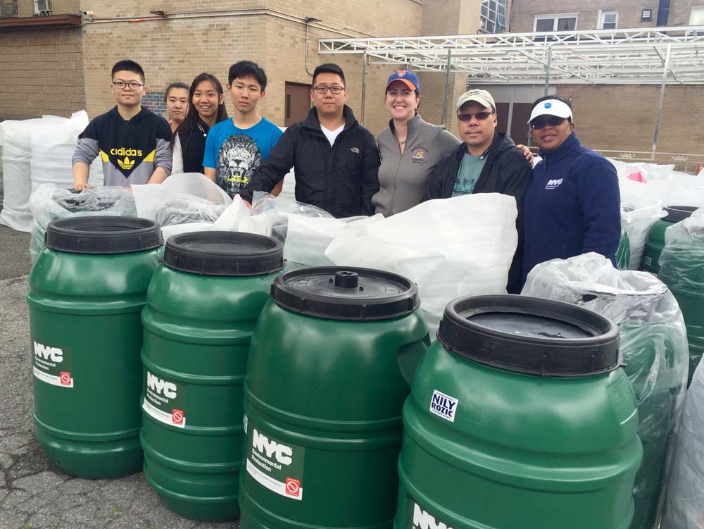 Assemblywoman Nily Rozic hosted her fourth annual Rain Barrel Giveaway at the Israel Center of Conservative Judaism in partnership with the City's Department of Environmental Protection.