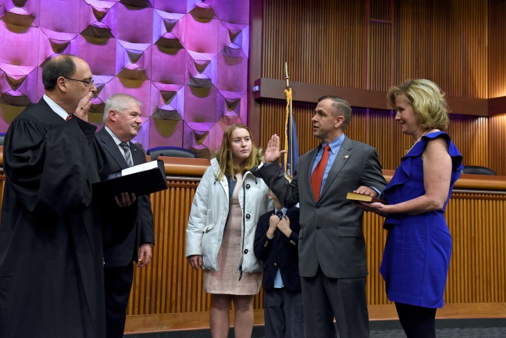 Assemblyman Robert Smullen (R,C,Ref-Meco) sworn into the State Assembly
