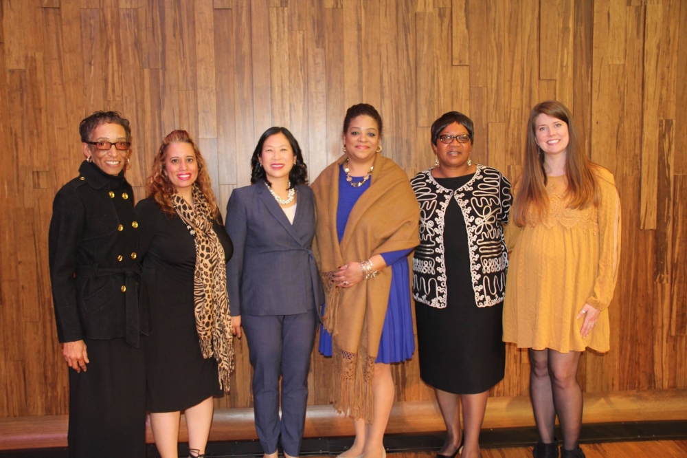 Assemblymember Hunter with the women the winners of the 2017 Women of Distinction event.