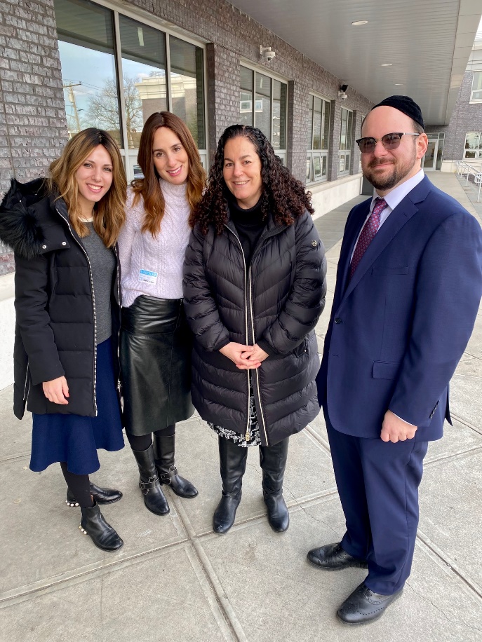 Far Rockaway, NY – Assemblywoman Stacey Pheffer Amato (D-Far Rockaway) visited Yeshiva Darchei Torah (YDT) on Thursday, January 30th. She was accompanied by members of Teach NYS, and Yeshiva Darchei Torah Director of Institutional Advancement, Rabbi